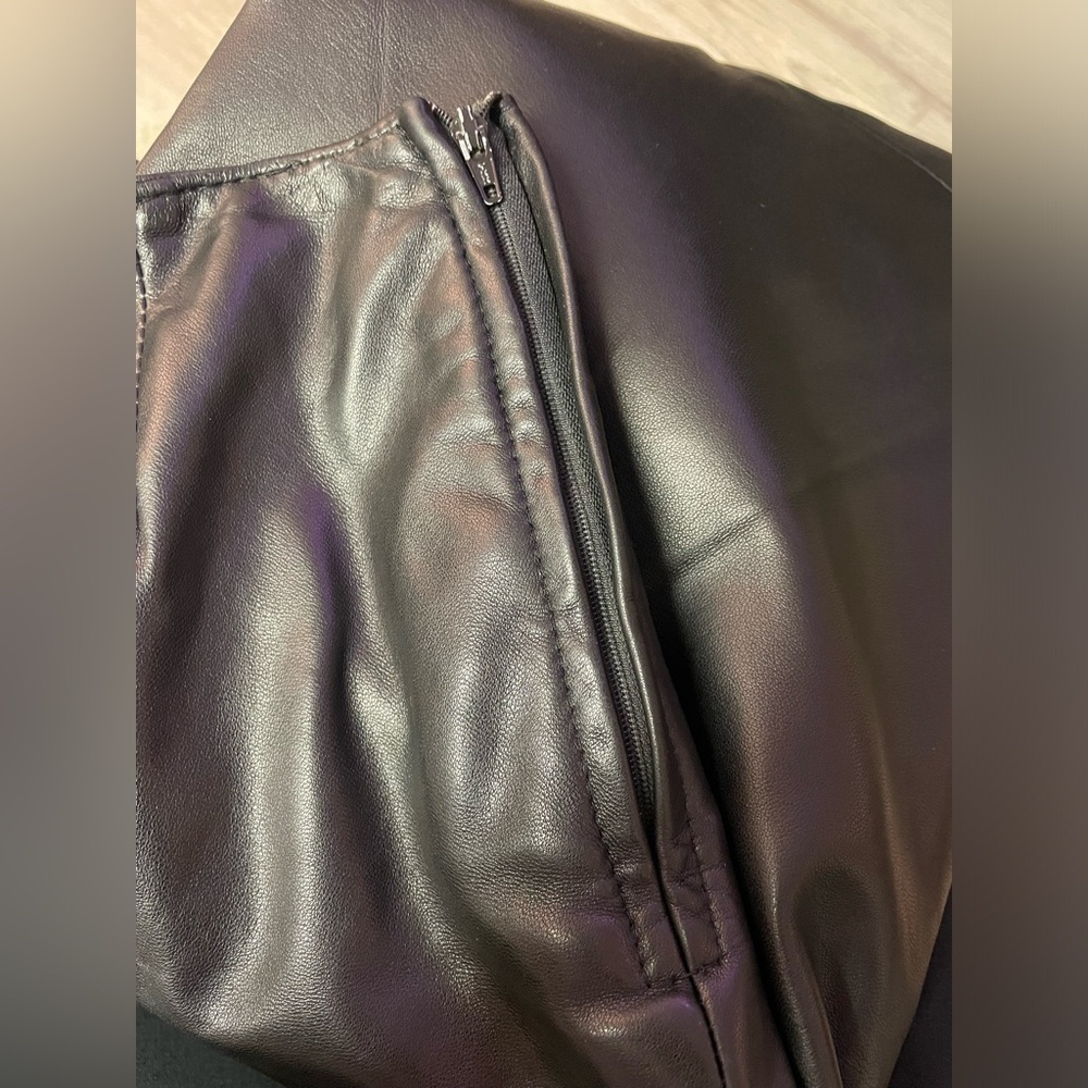 Danier Size 2 Genuine Leather Straight-Leg Pants - Black - Picture 3 of 8